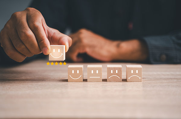 hand-placed-wooden-cube-blocks-with-smiley-face-icon-customer-experience-rating-satisfaction-survey-concept